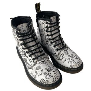 Dr Martens Air Wear Delaney Leather Doodle Print Combat Boots Kids Size 2